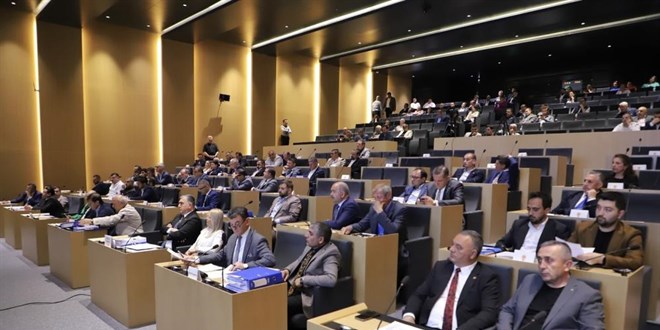 Belediye meclisinde CHP'li başkanlar arasında otopark tartışması