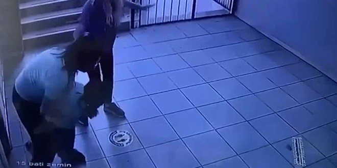Öğretmen boğazına yiyecek kaçan öğrencisinin hayatını kurtardı