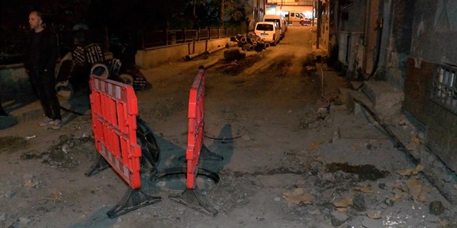 İstanbul'da rögarda patlama: Sokak trafiğe kapatıldı