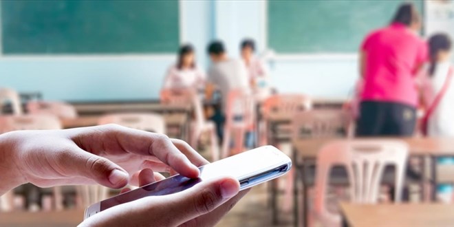 Uzmanından Uyarı: Öğrenciler Üzerinden Fenomenlik Zararlı