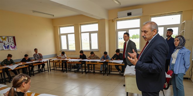 Akademisyenler kırsalda geleceğin ressamlarını keşfediyor