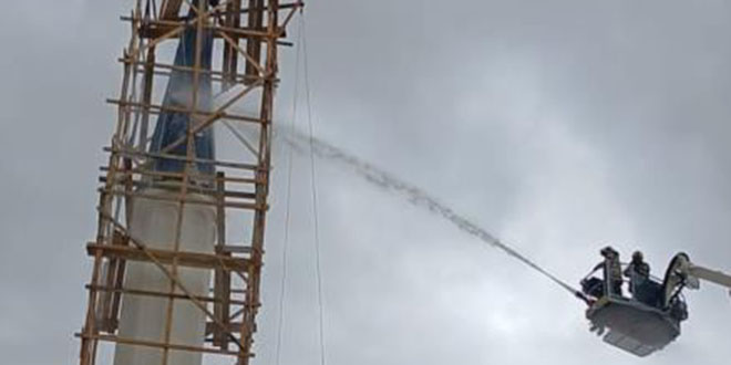 Başkent'te fırtına etkili oldu: Bir minareye yıldırım düştü