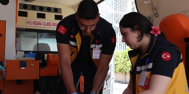 Aynı Ambulansta Hem Eş Hem Meslektaş Olarak Çalışıyorlar