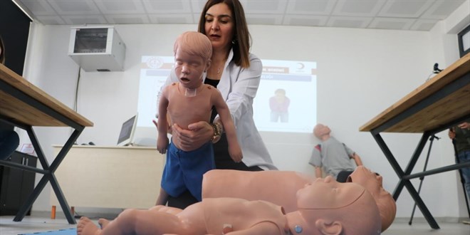 Öğretmenler İçin Hayat Kurtaran İlkyardım Eğitimleri Sürüyor