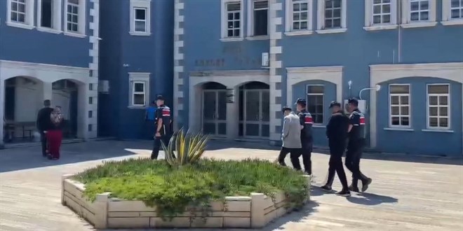 'Emniyet müdürüyüm' yalanıyla yaşlı kadını 5,4 milyon lira dolandırdılar