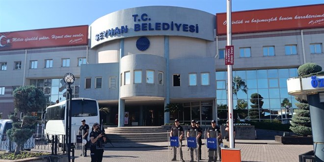 Adana Seyhan ve Ceyhan belediyelerine operasyon