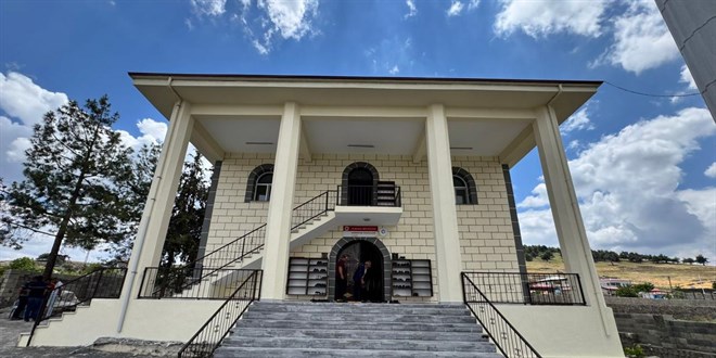 Depremde yıkılan cami yeniden yapıldı