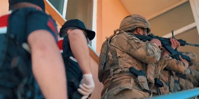 Tefeci çetesine jandarmadan darbe: Silahlar, tapular ele geçirildi