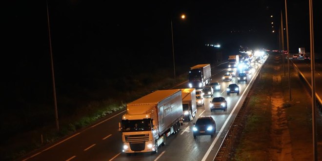 Bolu geçişinde trafik durma noktasına geldi