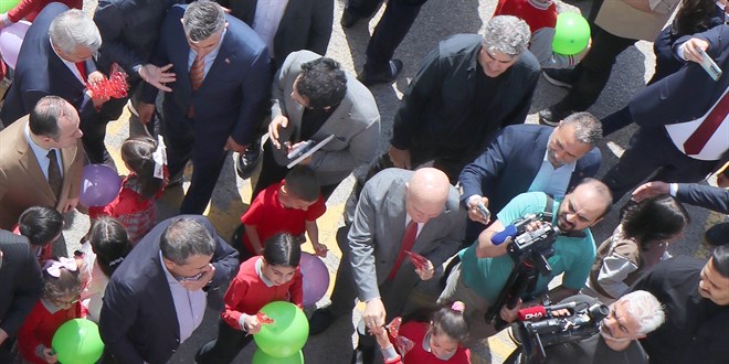Bakan Tekin'den Öğretmene Sürpriz Doğum Günü Kutlaması