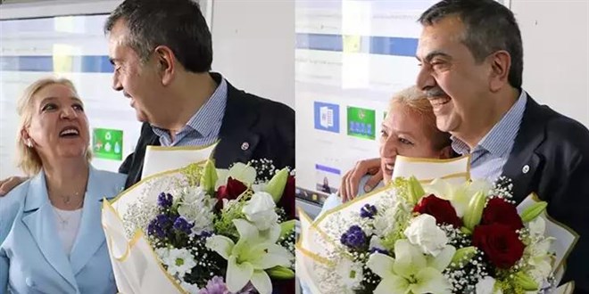 Bakan Tekin'den sınıf öğretmenine sürpriz doğum günü kutlaması