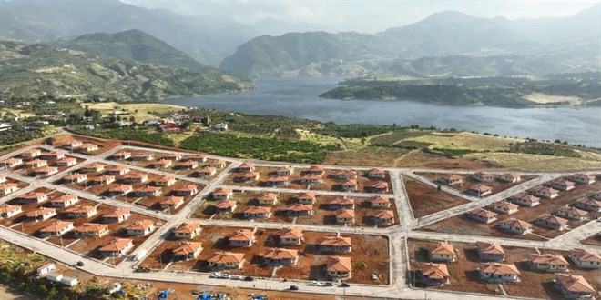Kahramanmaraş'ın göl manzaralı köy evleri tamamlandı