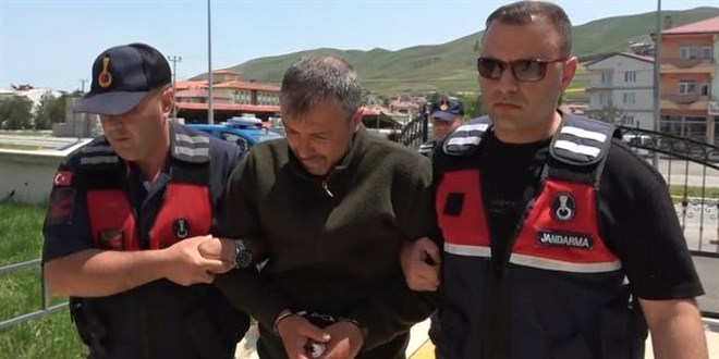 Kardeşini öldürüp oğlunu ve diğer kardeşini yaralayan eski köy muhtarı tutuklandı