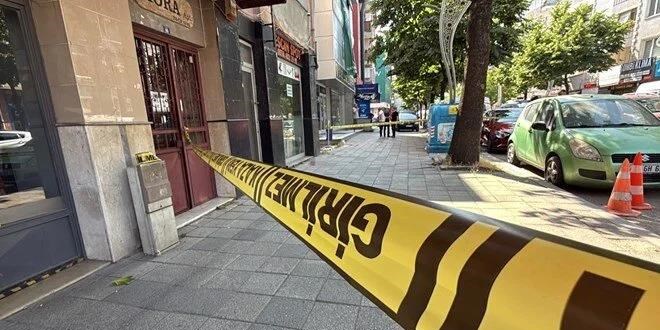 Caddede başından vuruldu, hastanede hayatını kaybetti