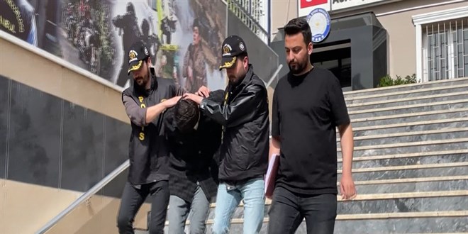 Denetim sırasında durduruldu; telefonundan iş yeri kurşunlama videosu çıktı