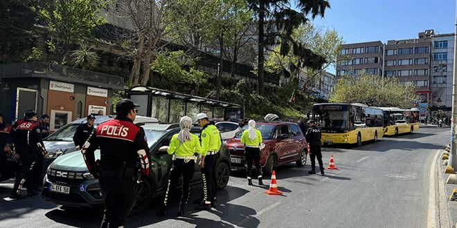 İstanbul'da Huzur Operasyonunda 949 Kişi Gözaltına Alındı