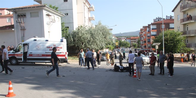 Öğrenci servisiyle çarpışan motosikletin sürücüsü hayatını kaybetti
