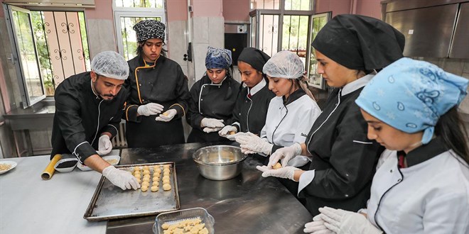 Diyarbakır'da meslek liseleri 3 yılda 459 milyon lira kazandırdı
