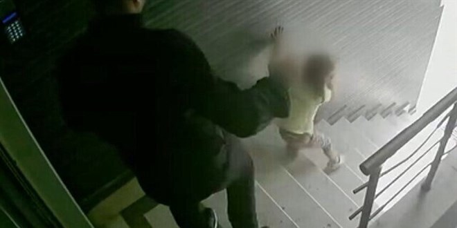 Merdivenden 3 yaşındaki kızını tekmeleyip düşüren baba tutuklandı