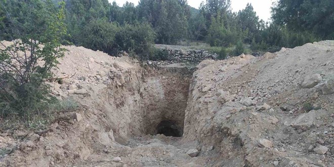 Eskişehir'de Kaçak Kazı Operasyonu: 5 Şüpheli Suçüstü Yakalandı