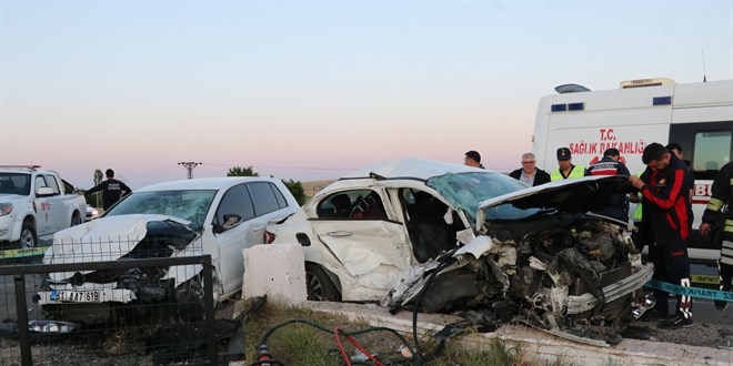 Yozgat'ta 2 otomobilin çarpışması sonucu 2 kişi öldü