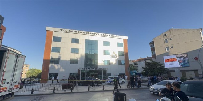 İntihar ederken belediye başkanını da yaralayan zabıta öldü