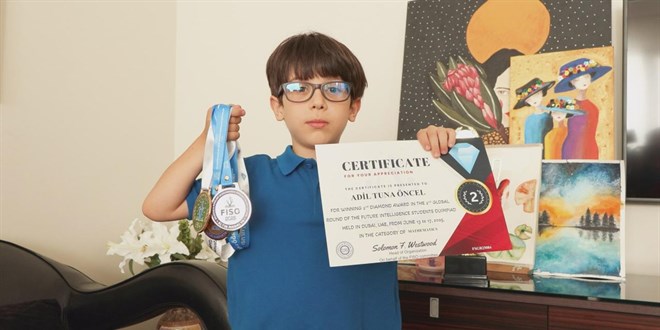 7 Yaşındaki Adil Tuna Öncel Matematikte Dünya Şampiyonu