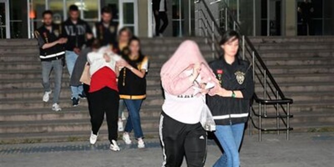 İzmir Merkezli 7 İlde Operasyon: 14 Gözaltı