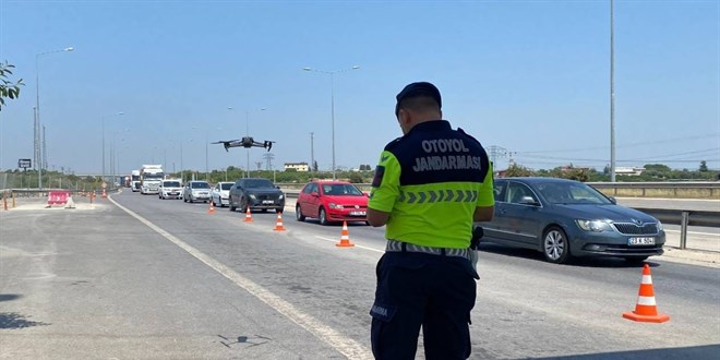 Mersin'de dron destekli trafik denetiminde 37 sürücüye 89 bin 632 lira ceza