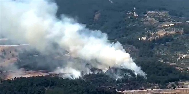 Manisa'da Üç İlçede Orman Yangınlarına Hava Desteği