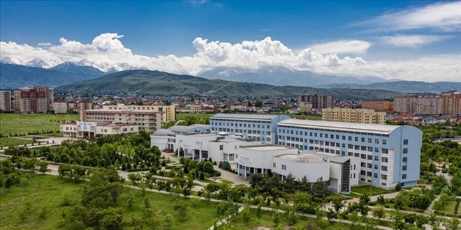 Kırgızistan-Türkiye Manas Üniversitesi'nde tıp eğitimi başlıyor