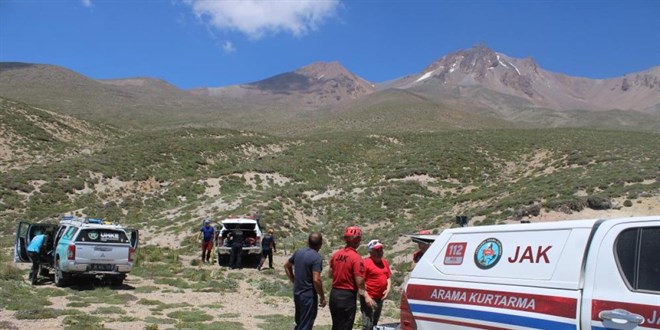 Kayseri'de yaralanan 2 dağcı mahsur kaldı