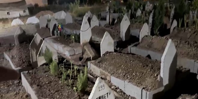 Batman'da cenazenin çıkartılıp yandaki mezara defnedilmesine soruşturma
