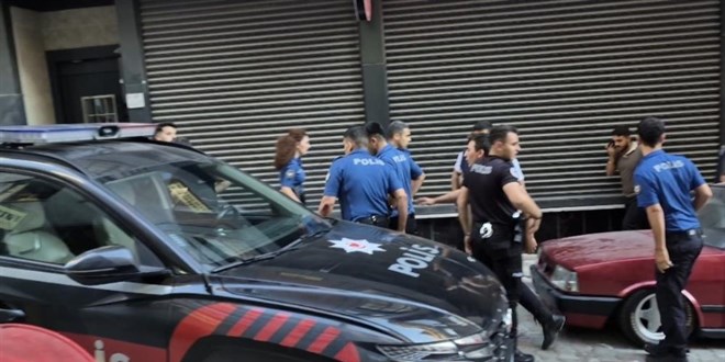 Sultangazi'de devriye görevi yapan polislere bıçaklı saldırı