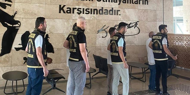 Tapuda sahte kimlikle satış girişimi: 4 kişi tutuklandı
