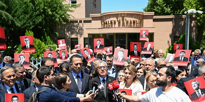 CHP'li milletvekilleri, TBMM'den Adalet Bakanlığına yürüdü