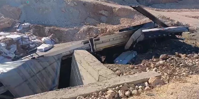 Tırda alevler içerisinde kalan baba ve oğlu hayatını kaybetti