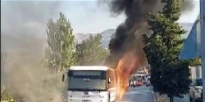 Belediye otobüsü alev alev yandı: Yolcular canını zor kurtardı