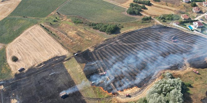 Silivri'de arazi yangını: 2 kişi yaralandı, itfaiye aracı yandı