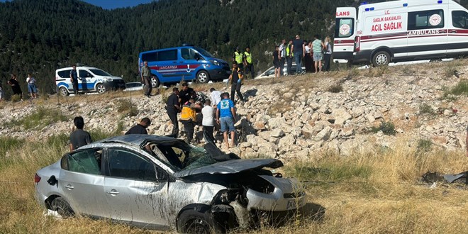 Polis memuru, tayini çıktığı şehre giderken kaza yaptı: 3 ölü