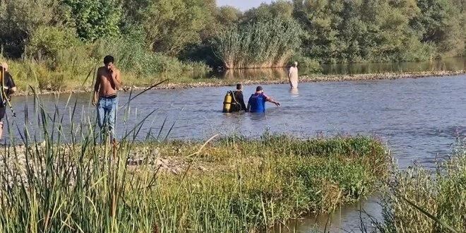 Kardeşini ve yakınını kurtarmak isteyen genç nehirde kayboldu