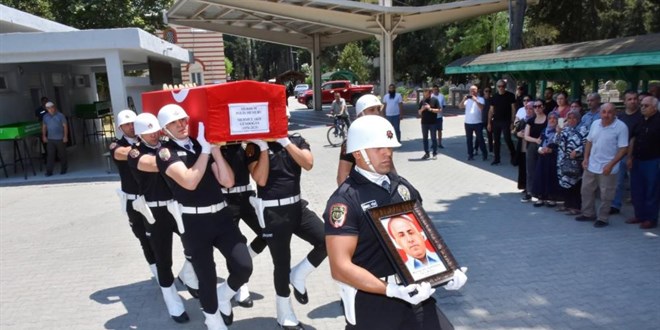 Polis memuru kaza kurşunuyla hayatını kaybetti