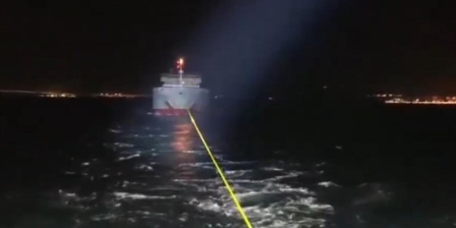 Çanakkale Boğazı'nda arızalanan kargo gemisi kurtarıldı