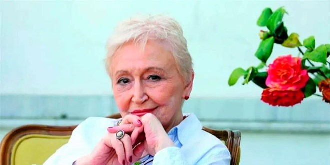 Ünlü Yazar Pınar Kür Hayatını Kaybetti