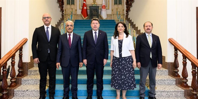 Adalet Bakanı Tunç, DEM Parti heyetini kabul etti