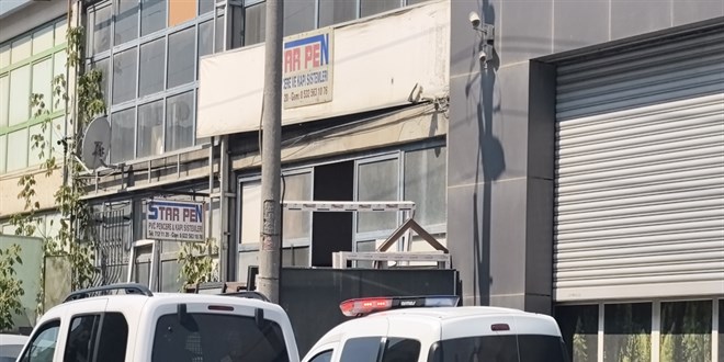 Pencereyi beğenmedi, yapan kişinin iş yerini kurşunladı