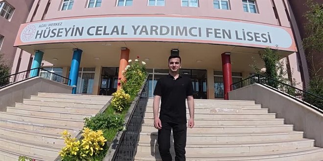YKS'de Ağrı'dan Türkiye Birincisi Çıktı: Onur Tursun