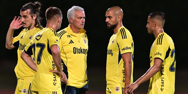 Fenerbahçe, Şampiyonlar Ligi'nde Feyenoord ile Eşleşti