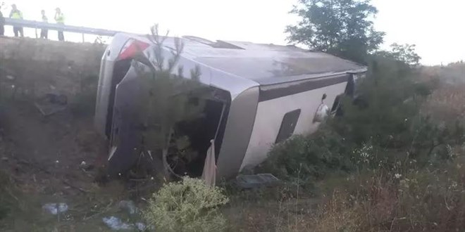 Balıkesir'de yolcu otobüsü şarampole devrildi: 27 yaralı