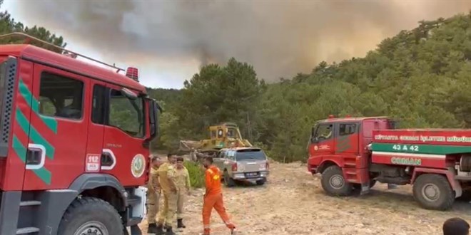 Orman Bölge Müdürü ve ekibi yangının ortasında kaldı